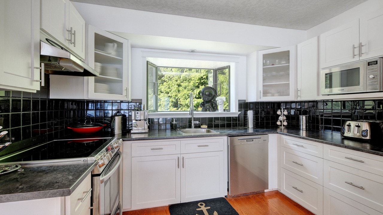 Photo of Kitchen in Shawnigan Lake