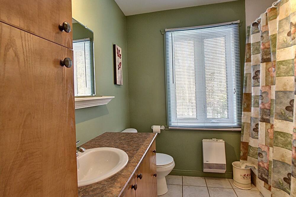 Photo of Bathroom in Memphremagog Regional County Municipality