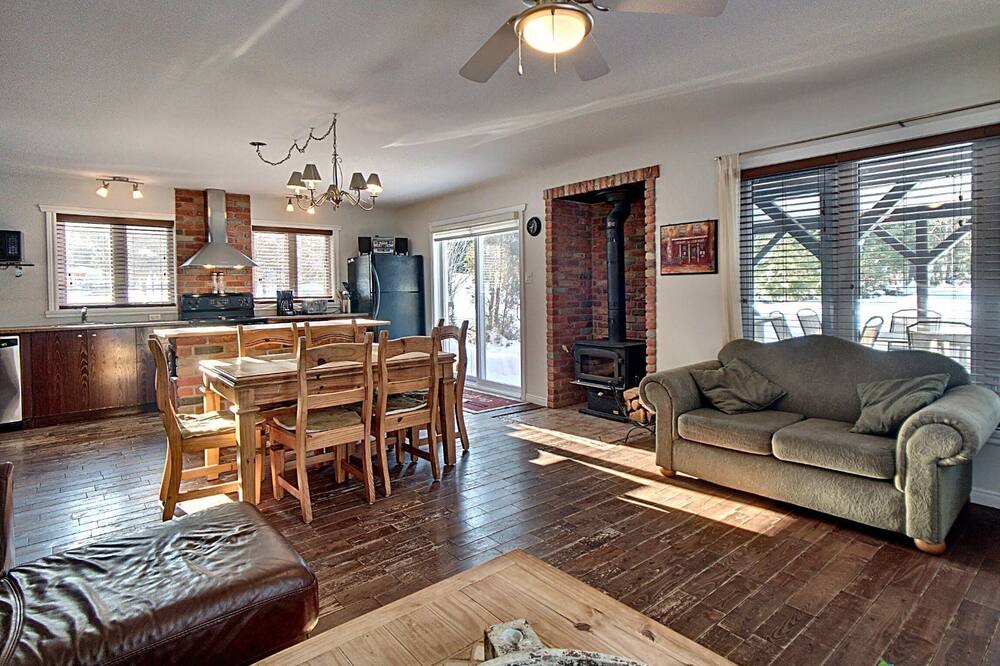 Photo of Livingroom in Memphremagog Regional County Municipality