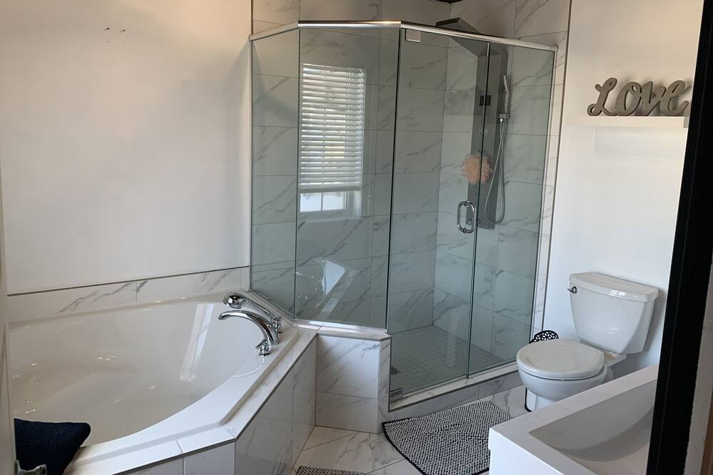 Photo of Bathroom in Vaudreuil