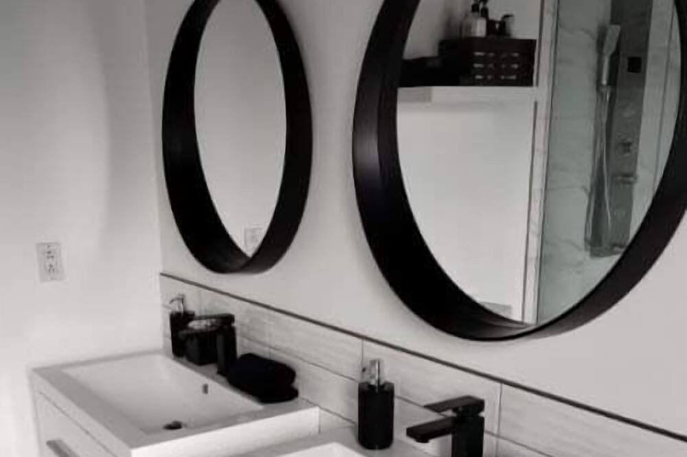 Photo of Bathroom in Vaudreuil
