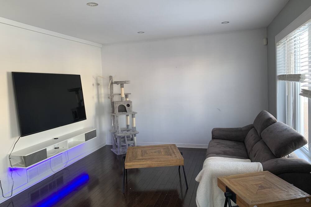 Photo of Livingroom in Vaudreuil