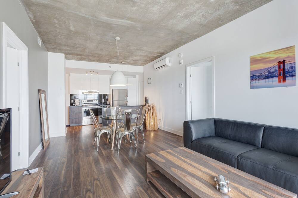 Photo of Livingroom in Brossard