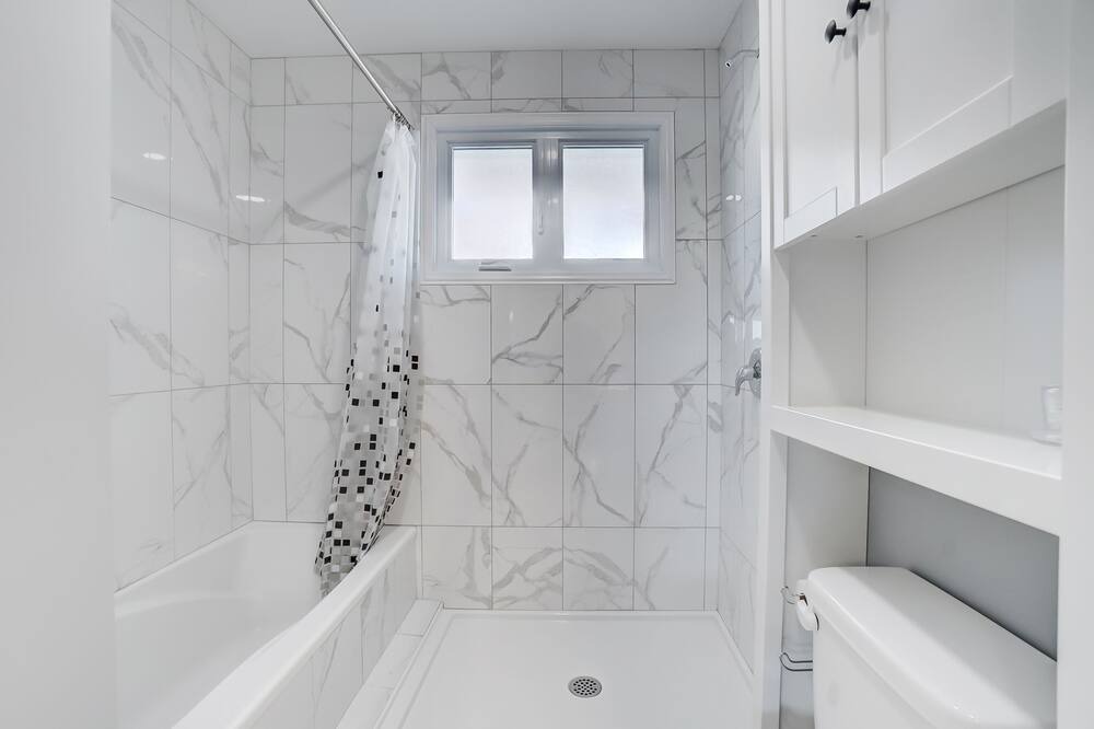 Photo of Bathroom in District des Promenades