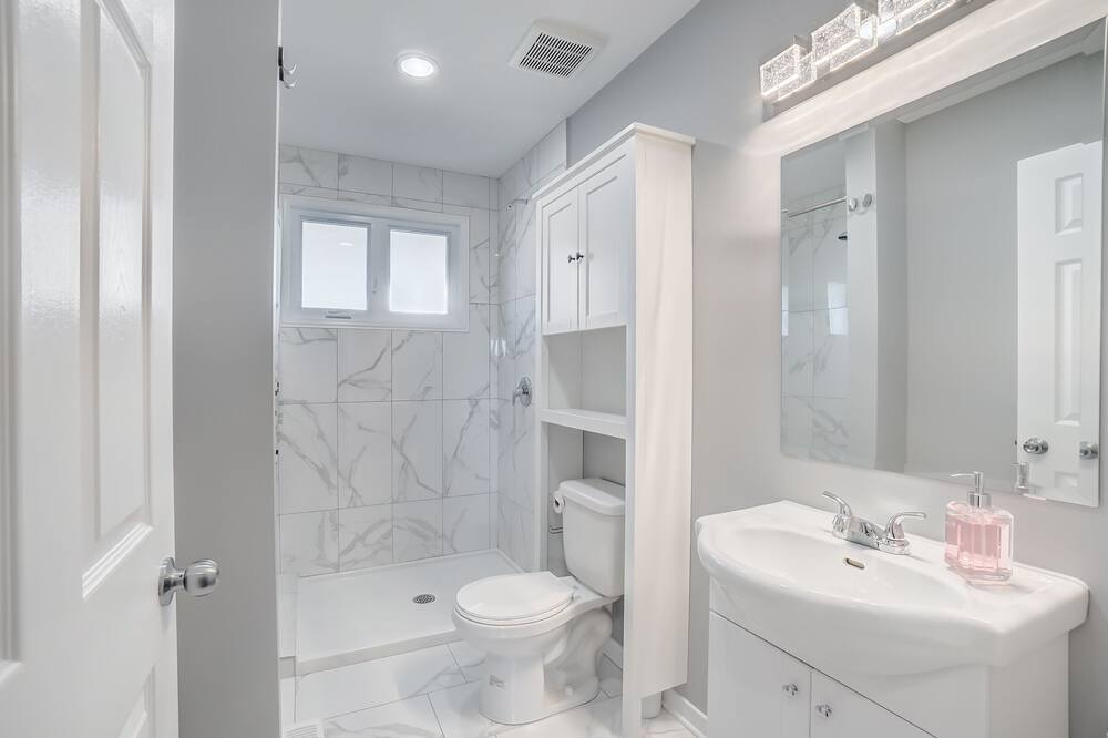 Photo of Bathroom in District des Promenades