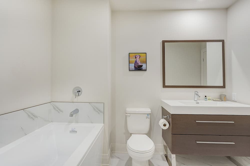 Photo of Bathroom in Laval