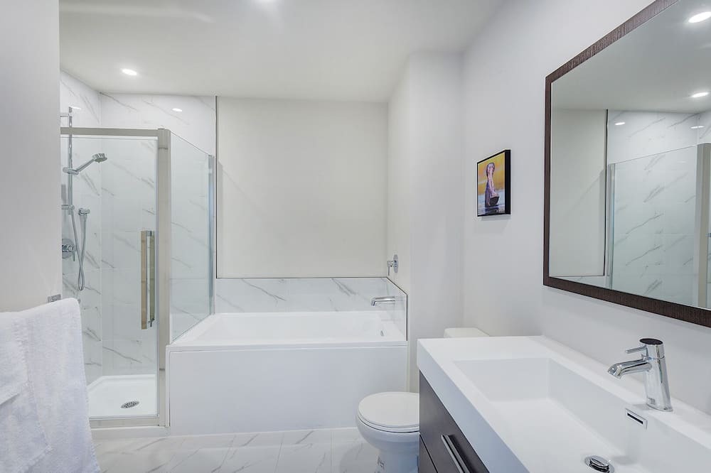 Photo of Bathroom in Laval