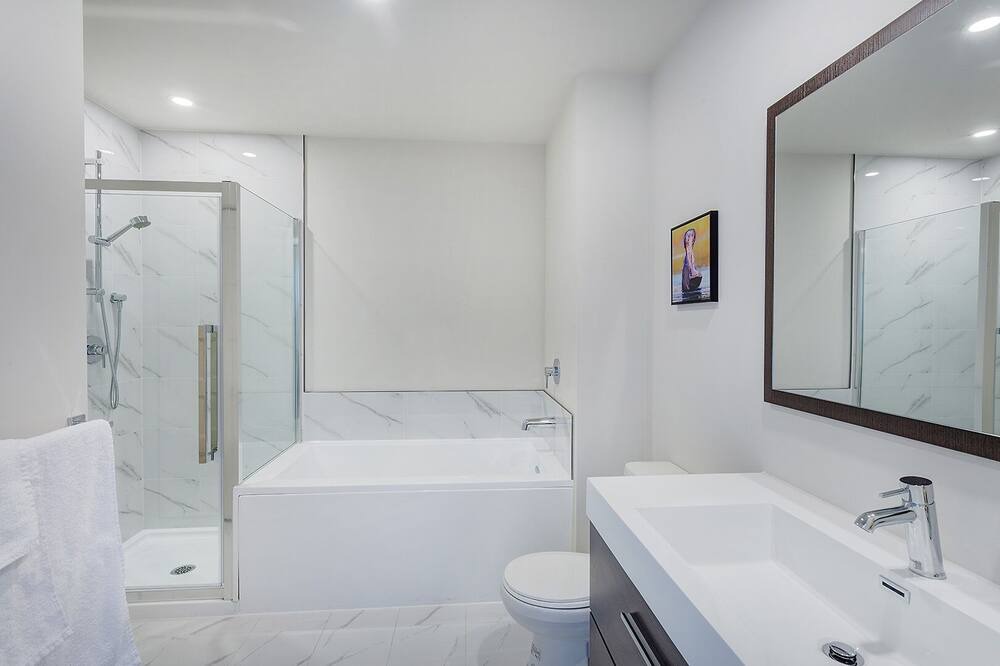 Photo of Bathroom in Laval