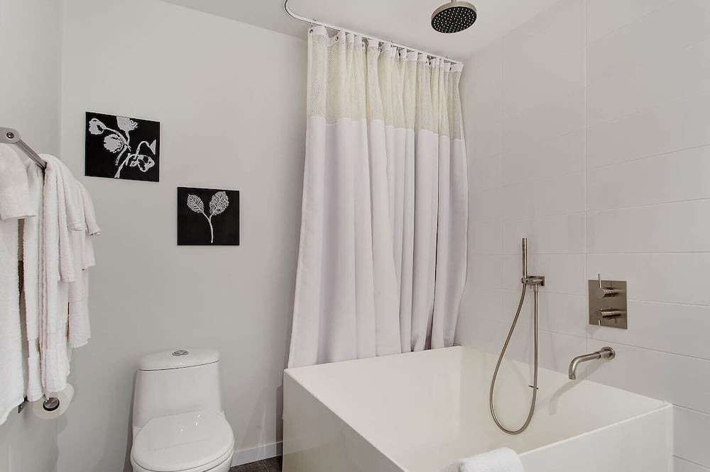 Photo of Bathroom in International District