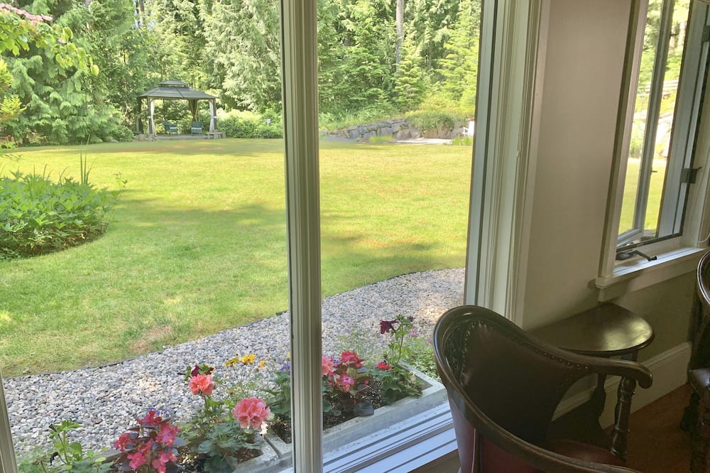 Photo of Bedroom in Roberts Creek