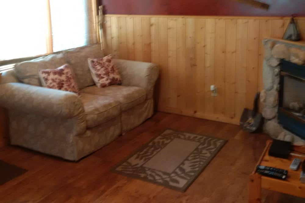 Photo of Livingroom in East Kootenay