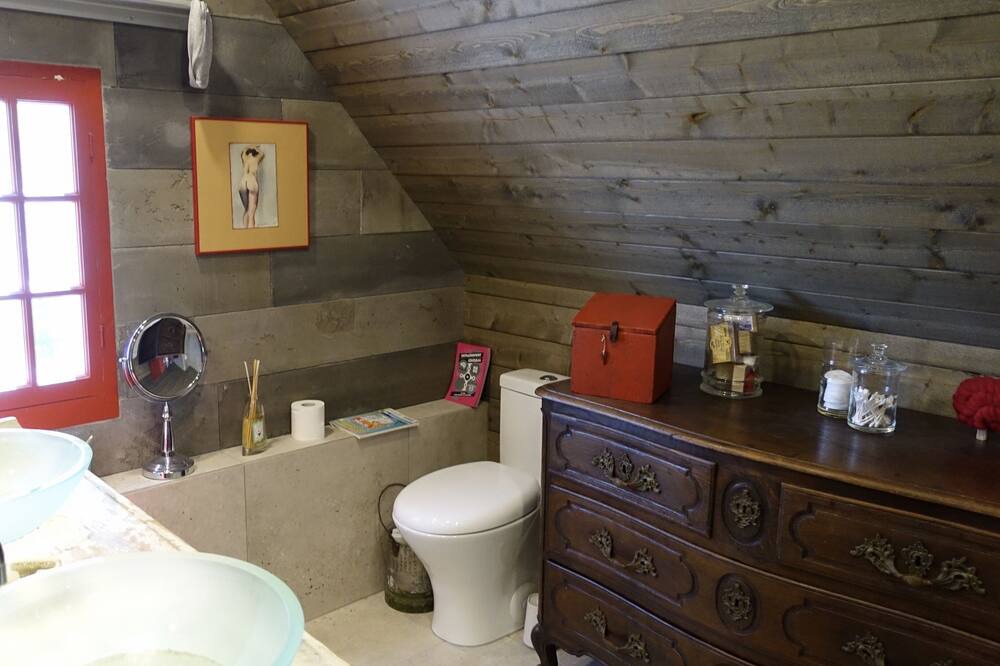 Photo of Bathroom in Saint-Laurent-de-l'ile d'Orleans
