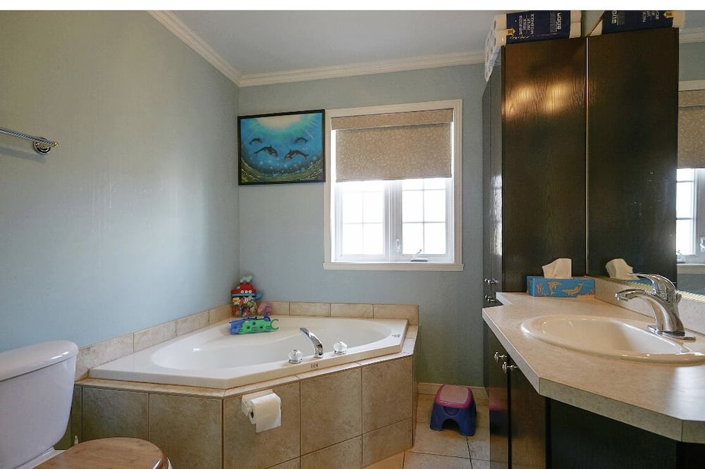 Photo of Bathroom in L'Ile-Perrot