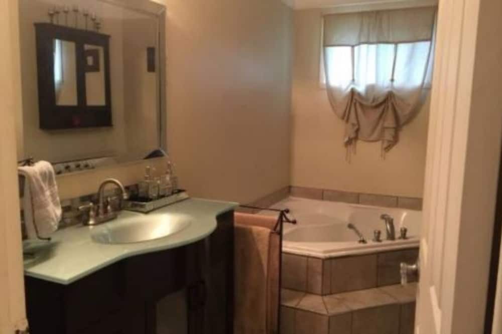Photo of Bathroom in Vaudreuil