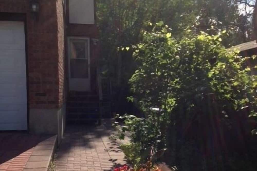 Photo of Outdoor in Ottawa Division