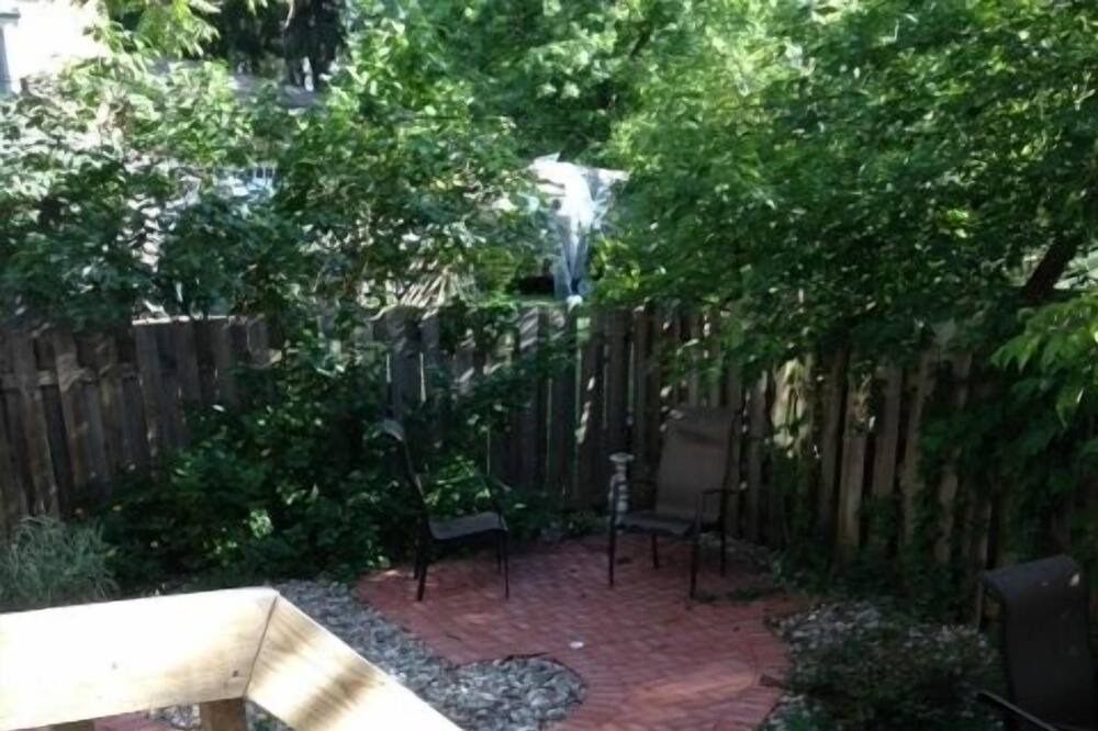 Photo of Patio Balcony in Ottawa Division