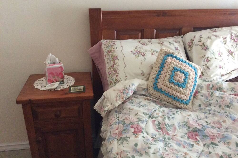 Photo of Bedroom in Maple Bay