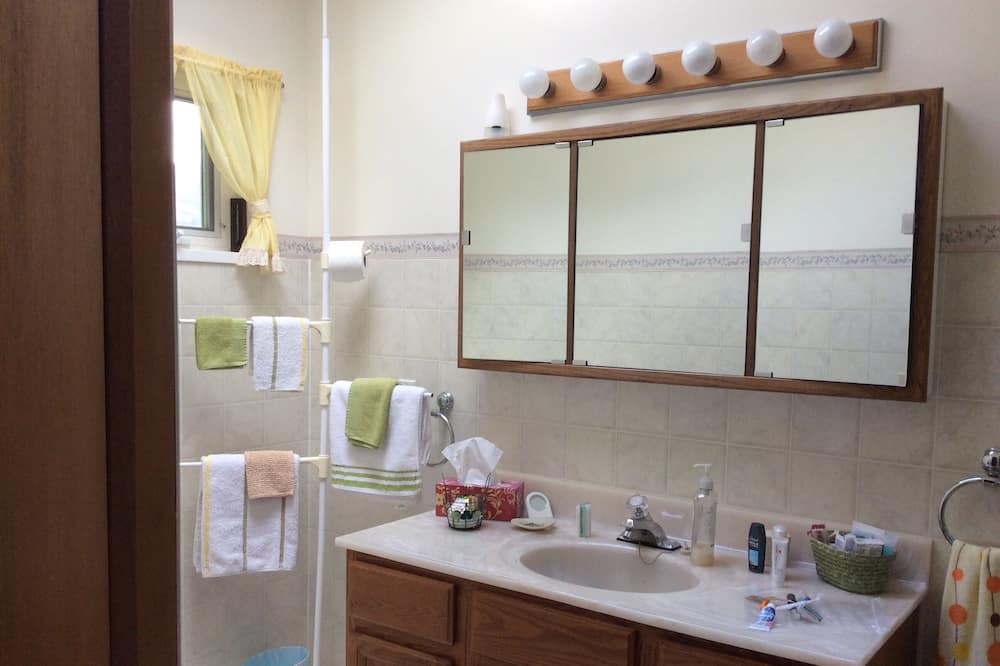 Photo of Bathroom in Maple Bay