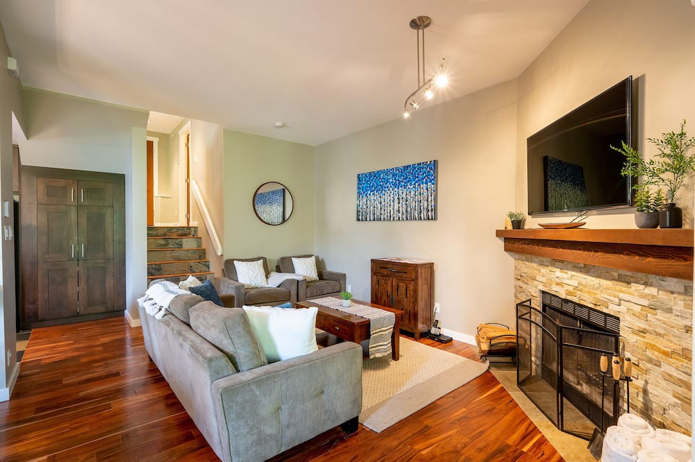 Photo of Livingroom in Upper Village