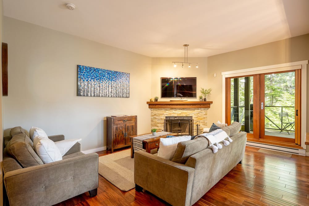 Photo of Livingroom in Upper Village