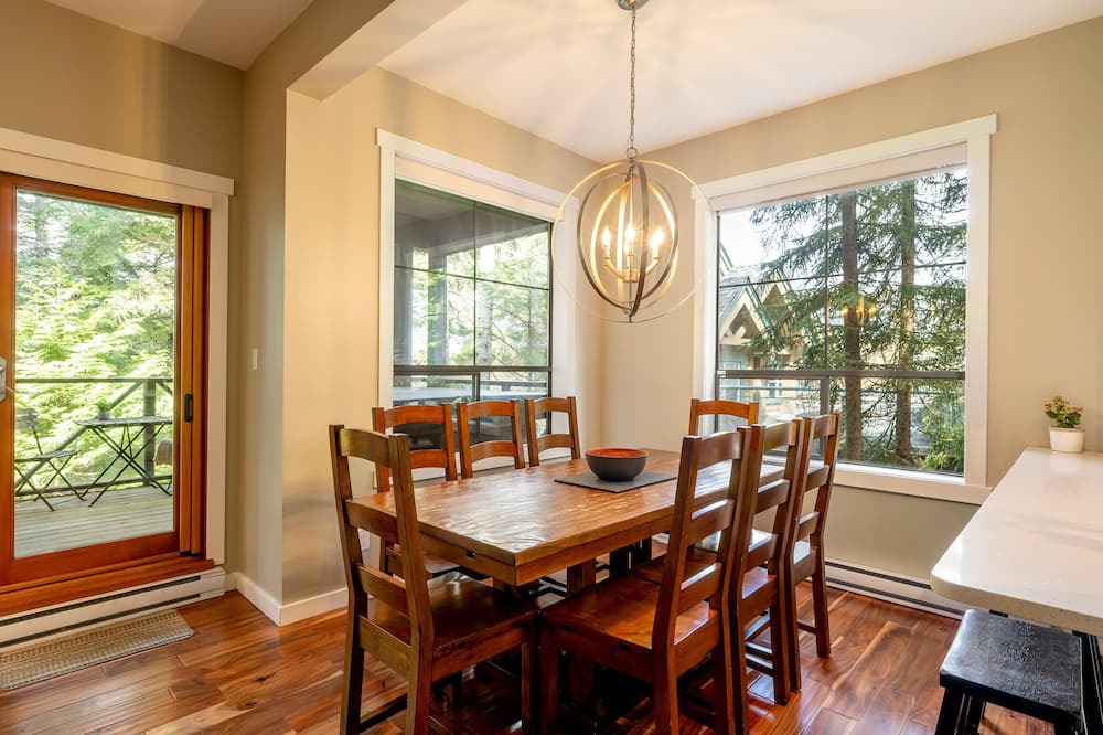 Photo of Livingroom in Upper Village