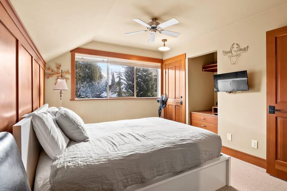Photo of Others in Whistler Cay Heights