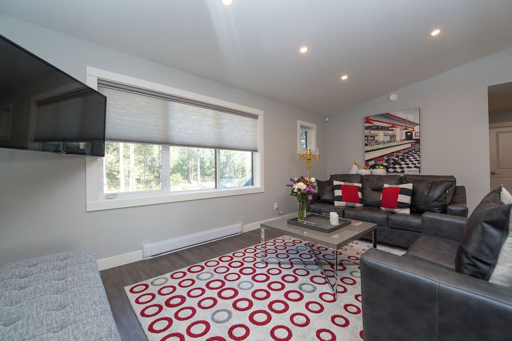 Photo of Livingroom in Comox