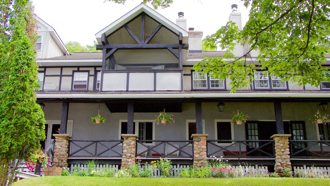 Photo of Buildings in Eagle Lake