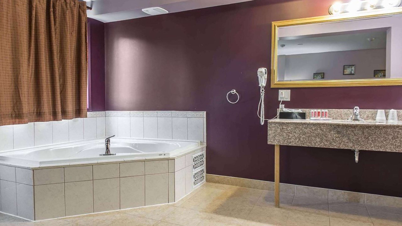 Photo of Bathroom in Laurentian Valley