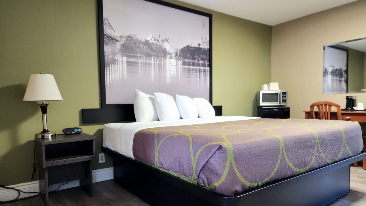 Photo of Bedroom in Laurentian Valley