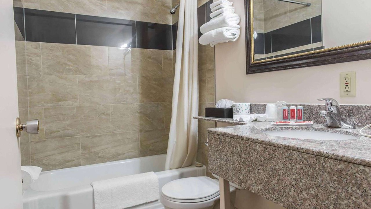 Photo of Bathroom in Laurentian Valley