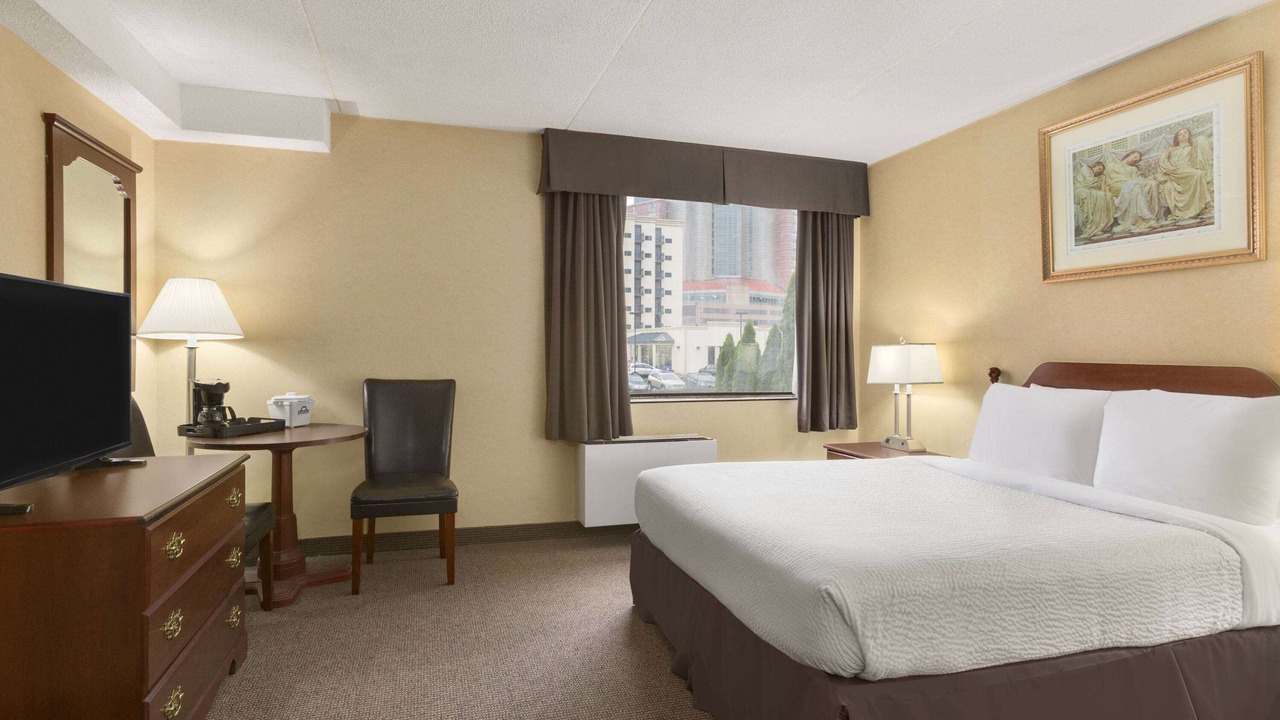 Photo of Bedroom in Fallsview