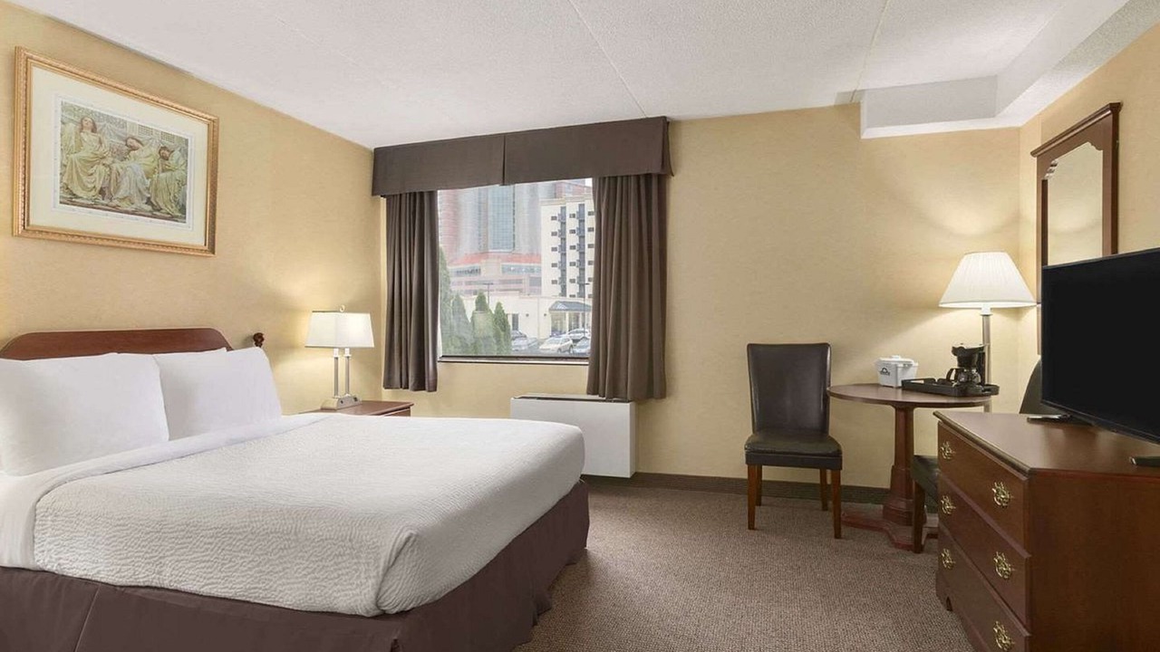 Photo of Bedroom in Fallsview