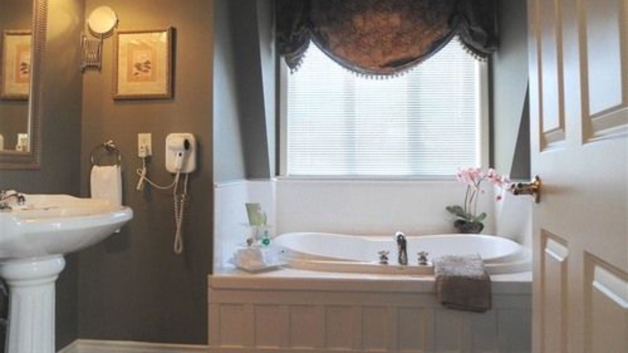 Photo of Bathroom in Booktown