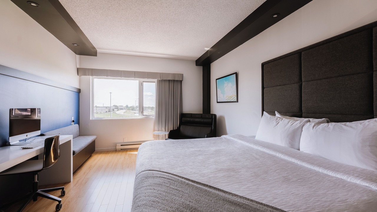 Photo of Bedroom in Longueuil