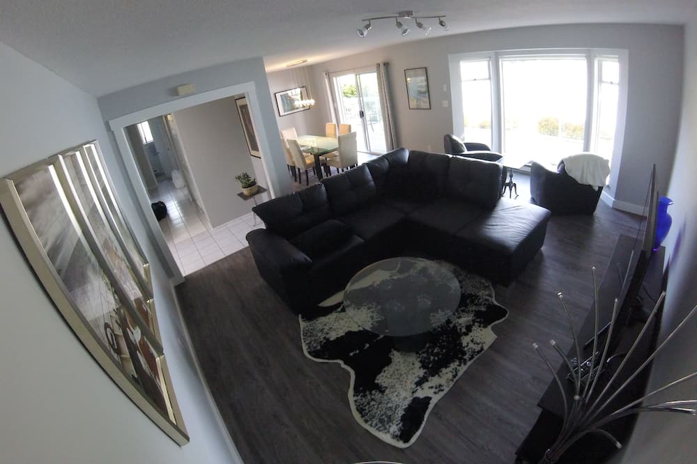 Photo of Livingroom in East Porpoise Bay