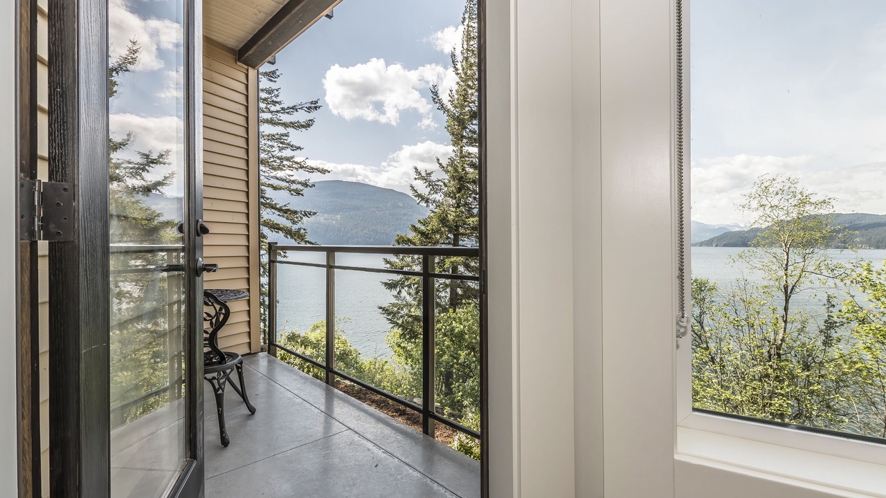 Photo of Bedroom in Harrison Hot Springs