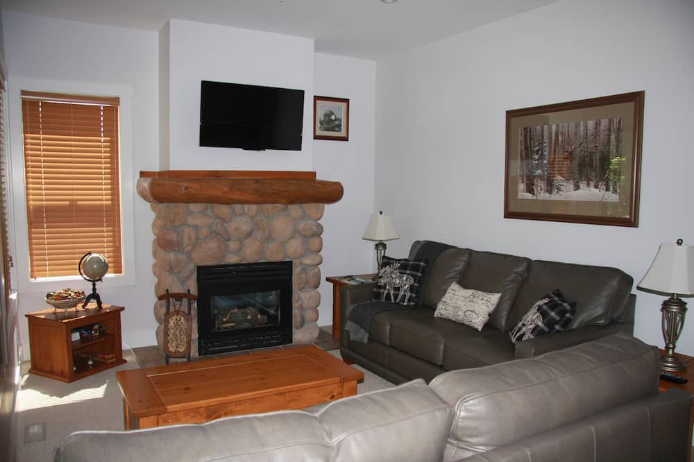 Photo of Livingroom in East Kootenay