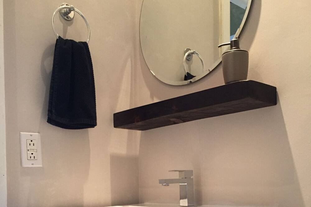 Photo of Bathroom in Vieux-Rosemont