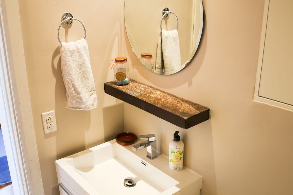 Photo of Bathroom in Vieux-Rosemont