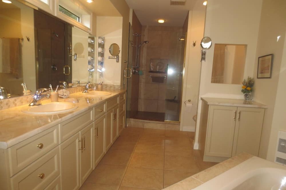 Photo of Bathroom in Regional District of Nanaimo