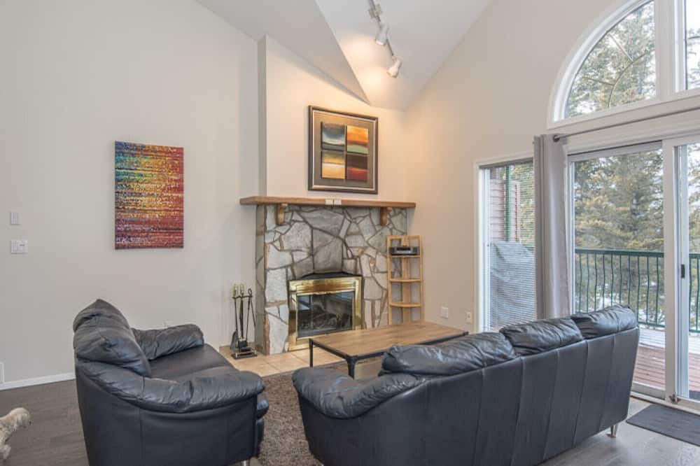 Photo of Livingroom in East Kootenay