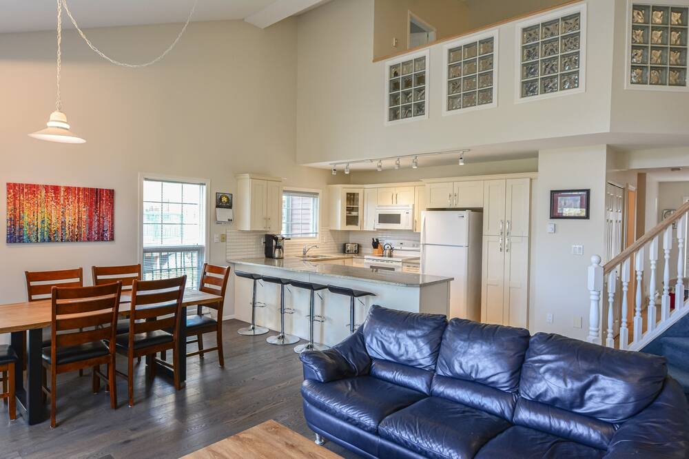 Photo of Livingroom in East Kootenay