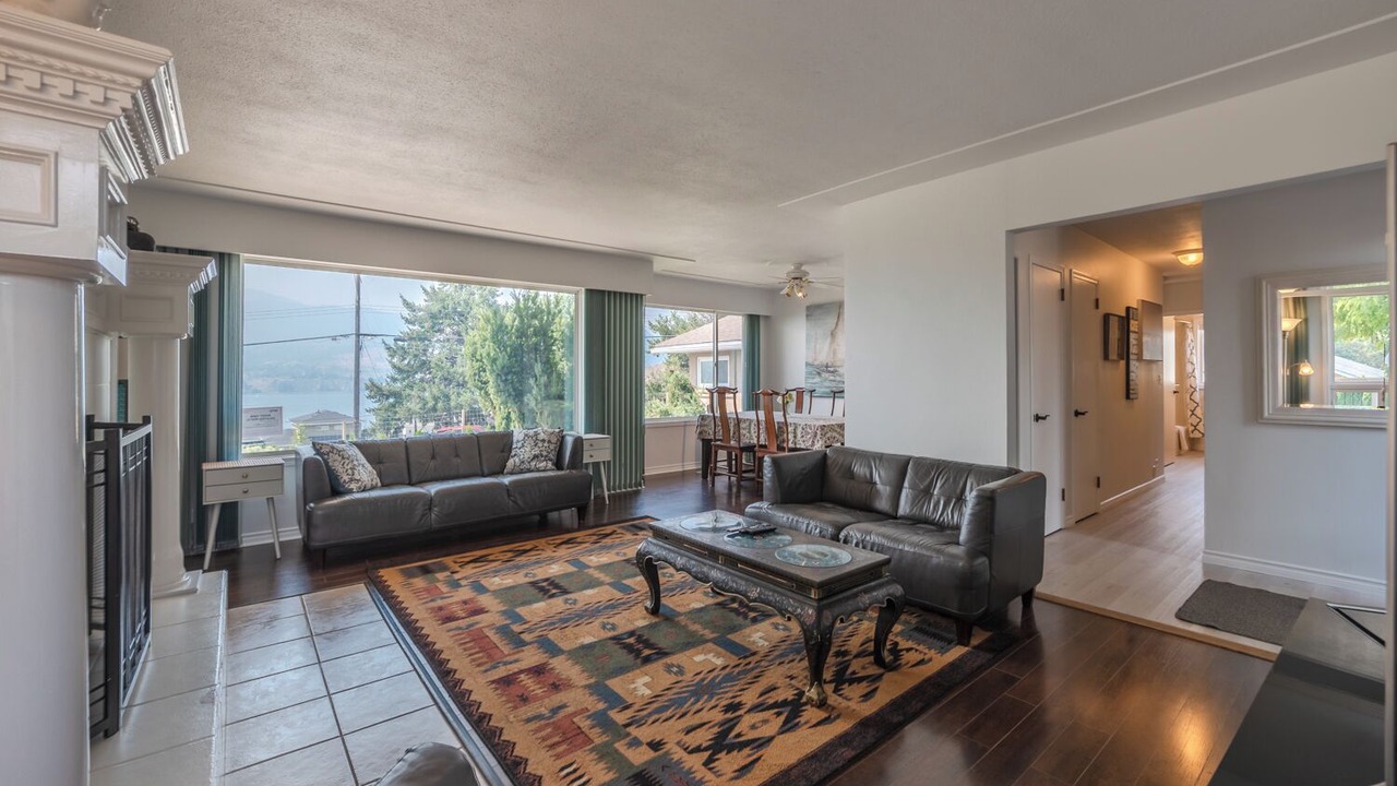 Photo of Livingroom in Okanagan-Similkameen