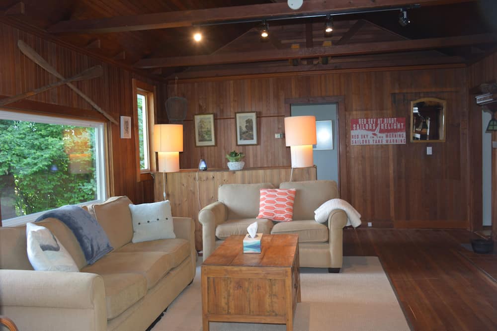 Photo of Livingroom in Gibsons