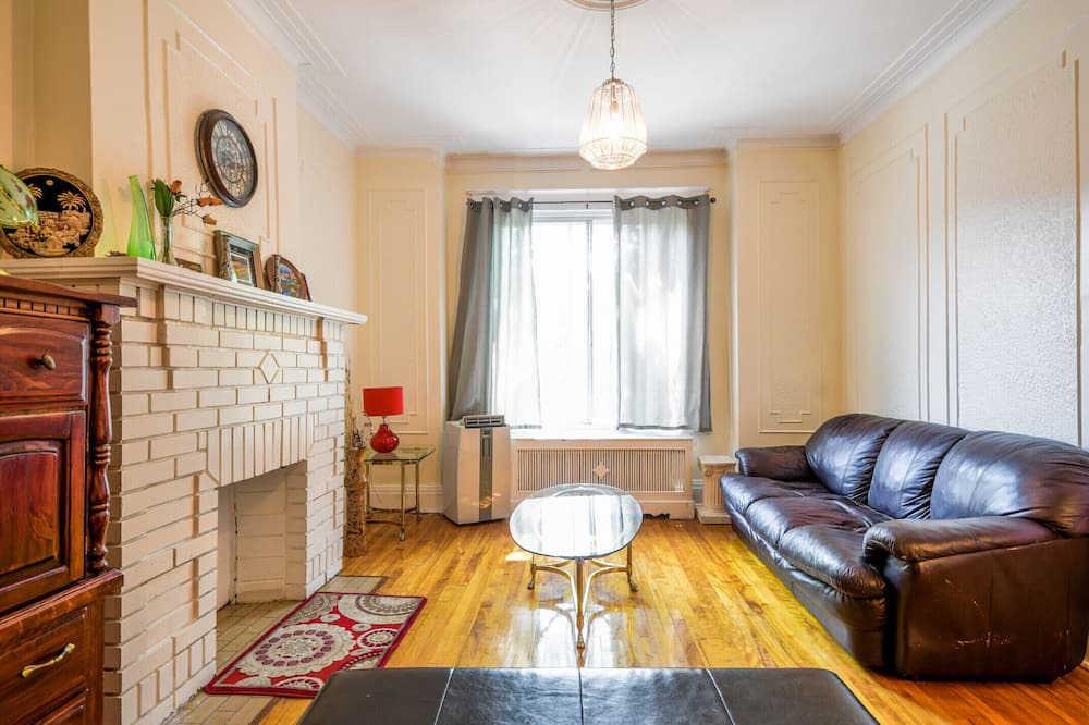 Photo of Bedroom in Outremont