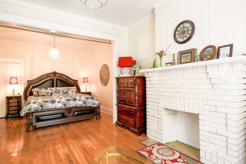 Photo of Bedroom in Outremont