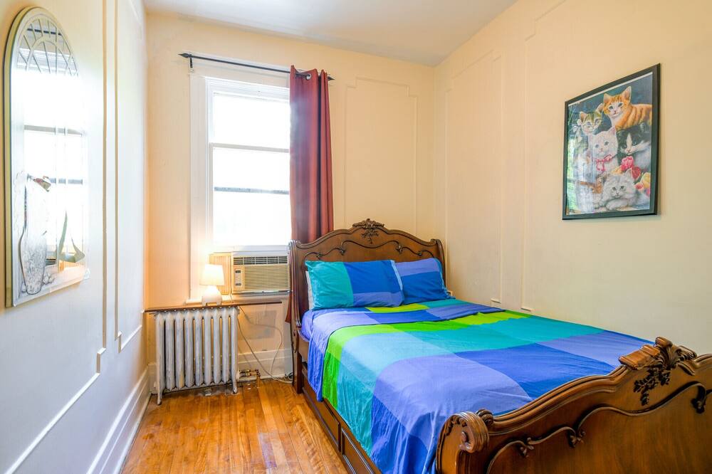 Photo of Bedroom in Outremont