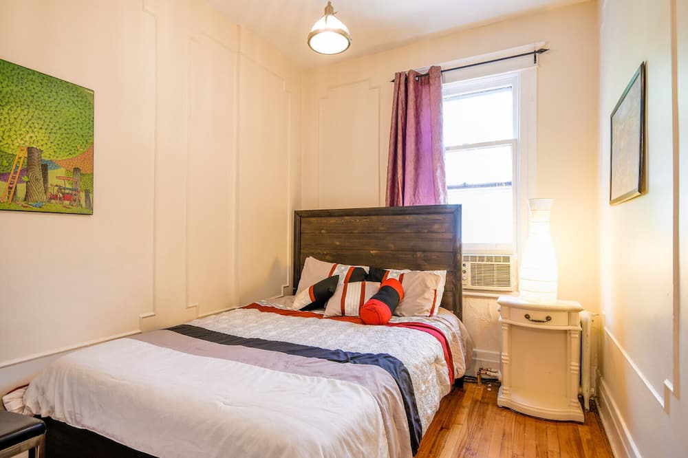 Photo of Bedroom in Outremont