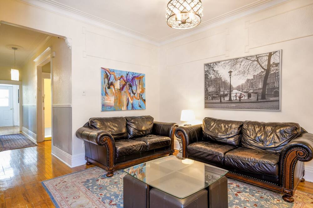 Photo of Livingroom in Outremont